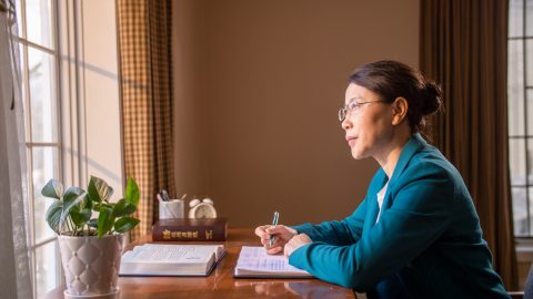 Sự ghen ghét là đồ mục của xương cốt